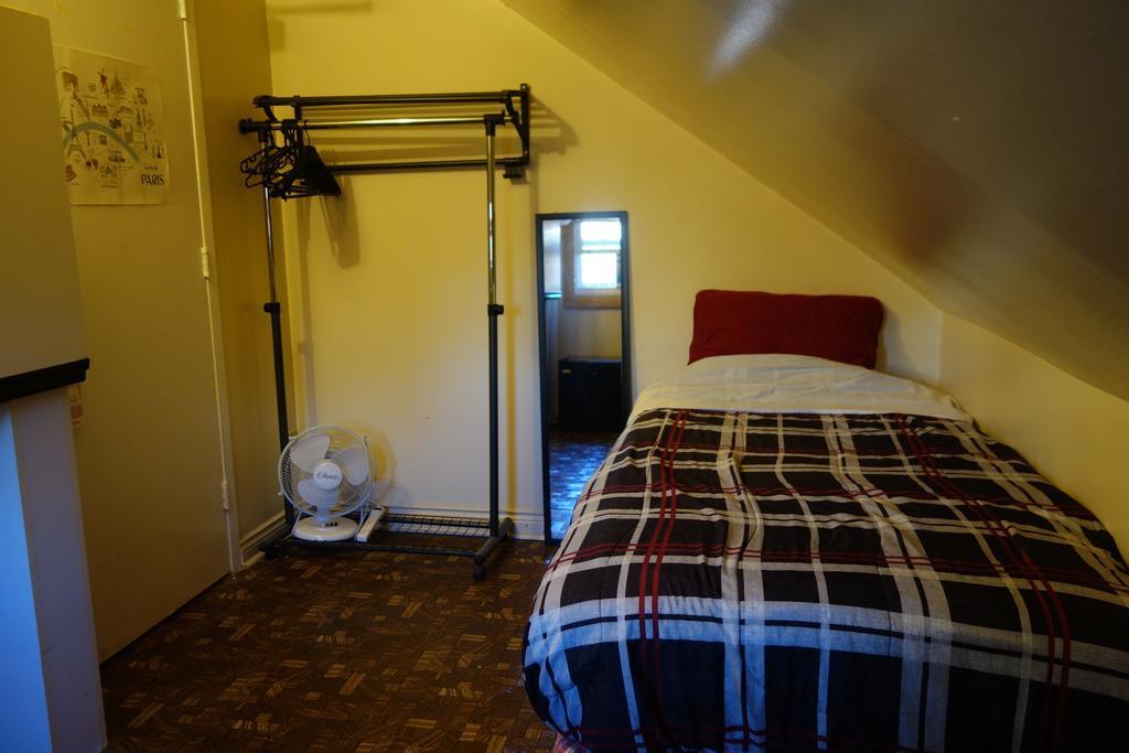 Spadina 11 Guesthouse Toronto Room photo
