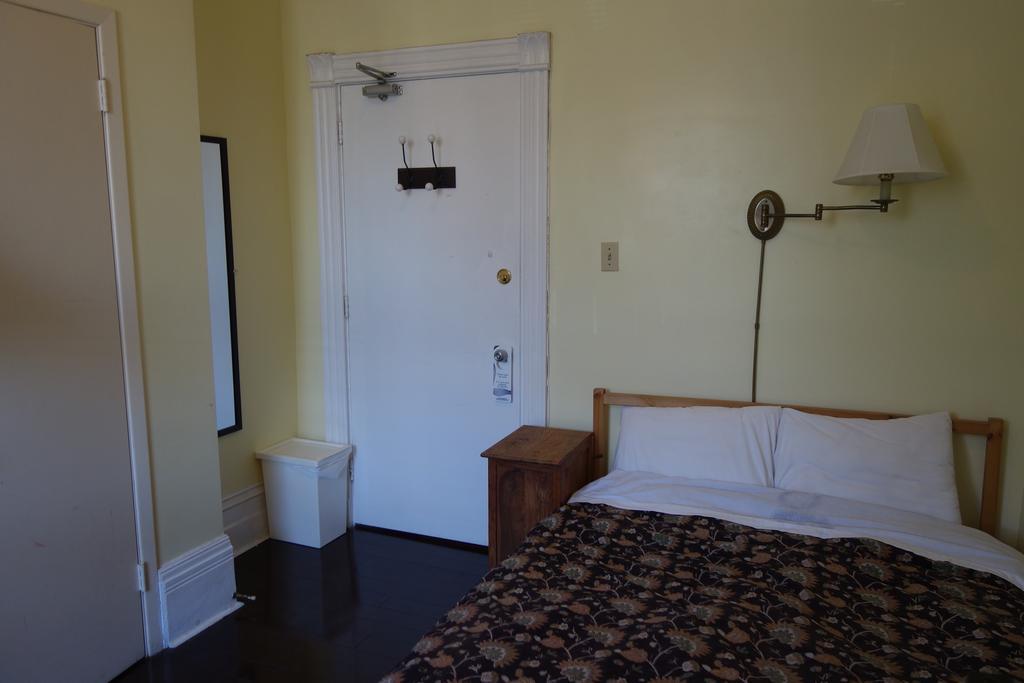 Spadina 11 Guesthouse Toronto Room photo